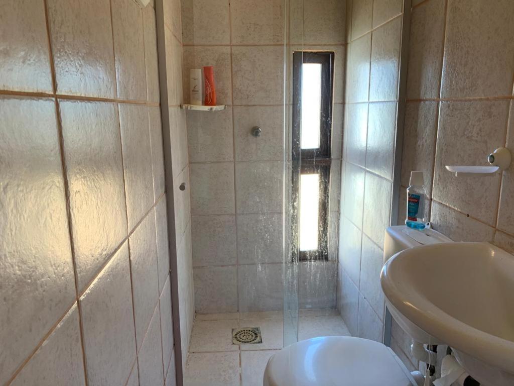 Casa de temporada 4 quartos sendo 2 suítes em Vilas do Atlântico - 200 m da praia e 6 km da capital Lauro de Freitas Exterior foto