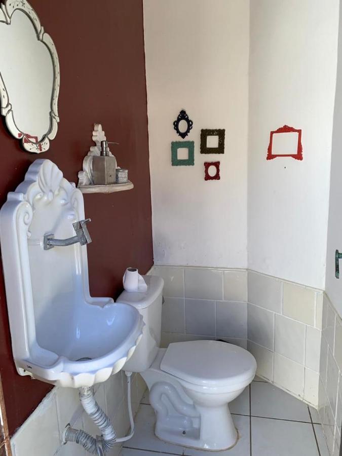 Casa de temporada 4 quartos sendo 2 suítes em Vilas do Atlântico - 200 m da praia e 6 km da capital Lauro de Freitas Exterior foto